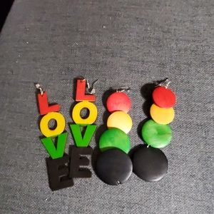 2 pairs of wooden earrings